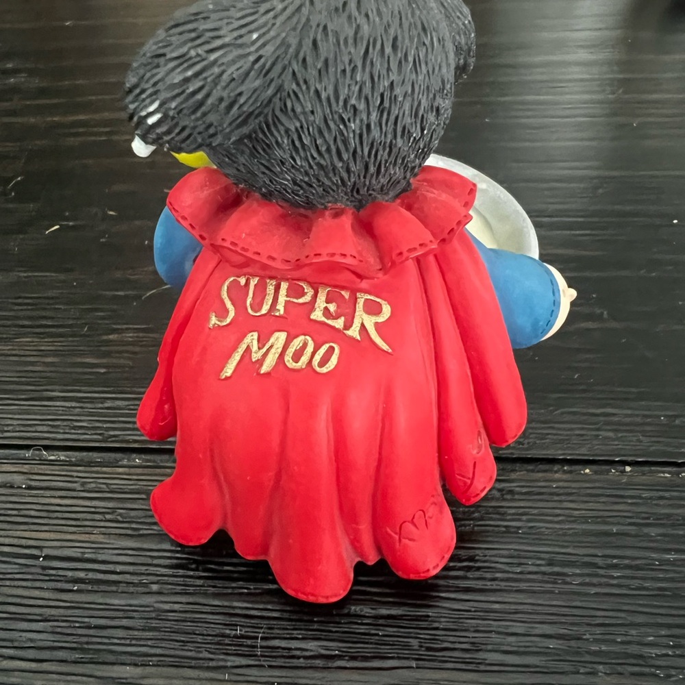 Mary’s Moo Moos “You’re Moo Hero” Superhero Cow Figurine with Apples - Picture 2 of 3